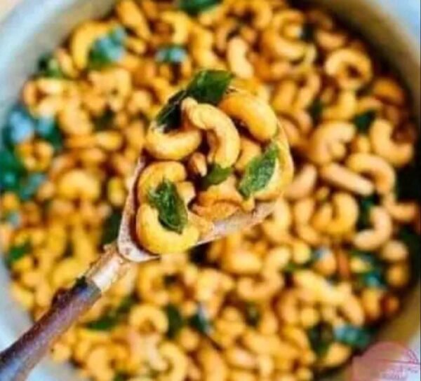 Garlic with cashew devil/සුදුළූණු මිශ්‍ර ඩෙවල් කජු - 1 Kg