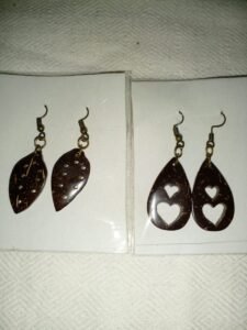 Coconut shell Tuzzel earrings /පොල්කටු එල්ලෙන කරාබු - Image 3